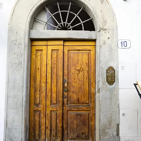 Luxurious View On Santa Croce Florencie