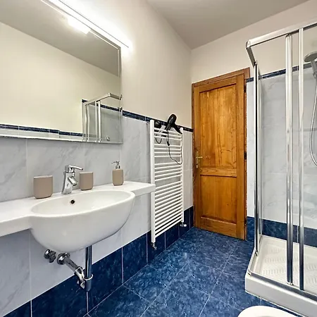 Luxurious View On Santa Croce Florencie